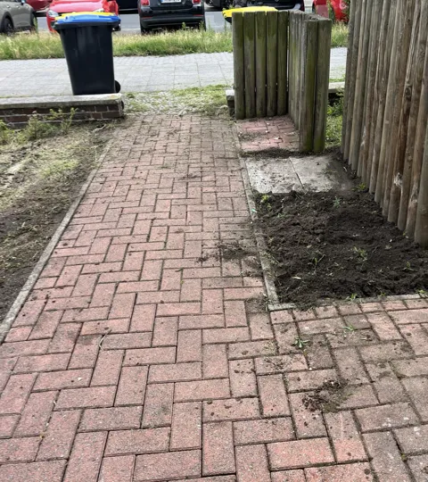Pflasterreinigung – Vorher